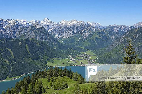 Blick auf den Achensee  Tirol  Österreich  Europa