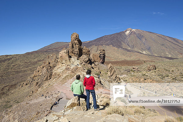 Tourists  Los Roques in Parque Nacional del Teide  Tenerife  Canary Islands  Spain  Europe