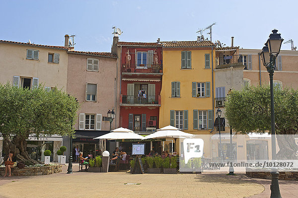 Square in the old town  Côte d?Azur  Saint-Tropez  Département Var  Region Provence-Alpes-Côte d?Azur  France  Europe