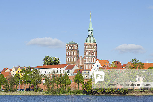 Knieperteich  Nikolaikirche  Stralsund  Mecklenburg-Vorpommern  Deutschland  Europa