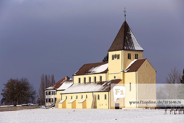 Kirche St. Georg im Winter  UNESCO Weltkulturerbe  Oberzell  Insel Reichenau  Baden-Württemberg  Deutschland  Europa