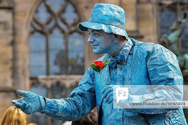 Nebojsa from Serbia  actor  as a street statue in the Royal Mile  Edinburgh during the Fringe Festival  Scotland  UK.