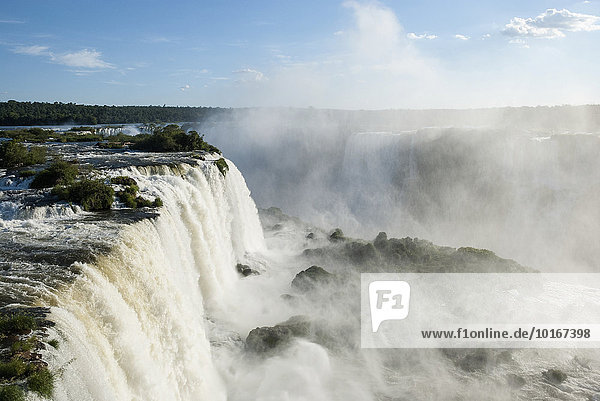 Wasserfälle  Parque Nacional do Iguaçu oder Iguazú-Nationalpark  Foz do Iguaçu  Bundesstaat Paraná  Brasilien  Südamerika