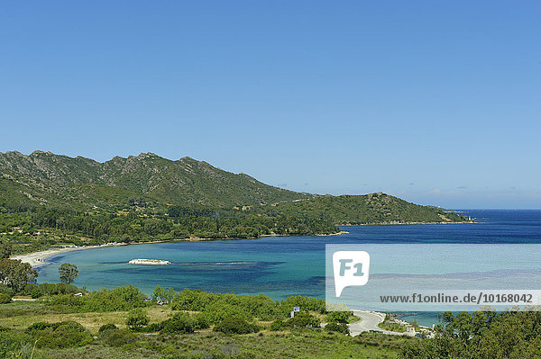 Strand und Bucht von Saint Florent  Département Haute-Corse  Nebbio  Nordküste  Korsika  Frankreich  Europa