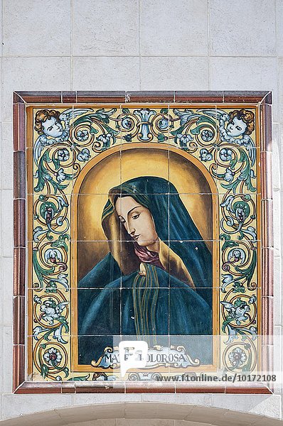 Wand-Mosaik an der Fassade der Kirche von San Pedro Apostol in Cartama  Andalusien  Spanien  Europa
