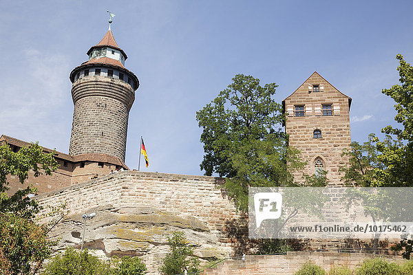 Kaiserburg mit Sinwellturm und Walburgiskapelle Nürnberg Bayern Deutschland Europa