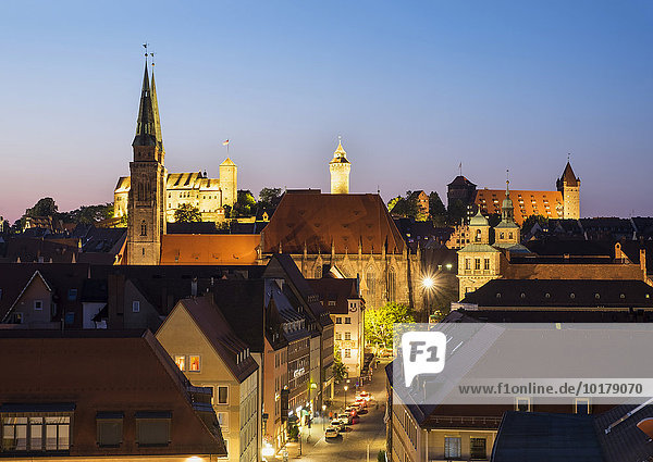 Sebalder Altstadt mit Sebalduskirche und Kaiserburg  Nürnberg  Mittelfranken  Franken  Bayern  Deutschland  Europa