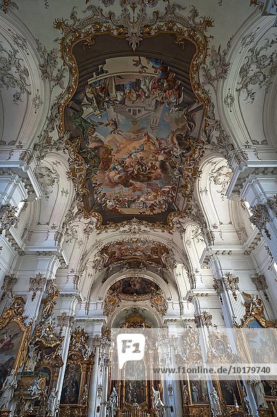 Deckenfresko und Hochalter im barocken Marienmünster  Dießen  Oberbayern  Deutschland  Europa