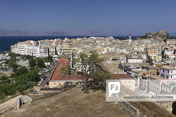 Ausblick von neuer Festung auf Häusermeer  Altstadt  Korfu Stadt  Kerkyra  Unesco Weltkulturerbe  Insel Korfu  Ionische Inseln  Griechenland  Europa