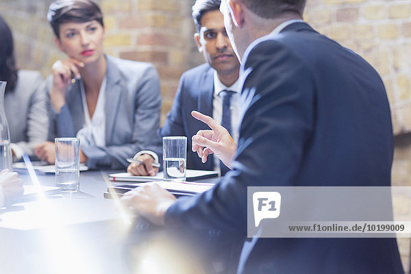 sprechen,Mensch,Geschäftsbesprechung,Menschen,Zimmer,Besuch,Treffen,trifft,Business,Konferenz