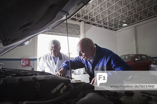 Garage Auto Hispanier Mechaniker alt reparieren