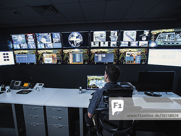 sehen Überprüfung Zimmer Hispanier Bildschirm Sicherheit Wachmann Bewachung