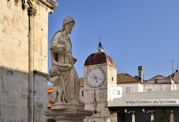 Kroatien  Trogir  Kathedrale St. Laurentius  Glockenturm und Loggia