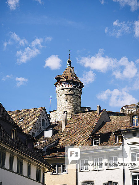 Schweiz  Schaffhausen  Blick auf den Turm von Munot an der historischen Altstadt