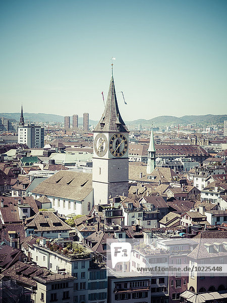 Schweiz Zürich Altstadt Blick nach St. Peter