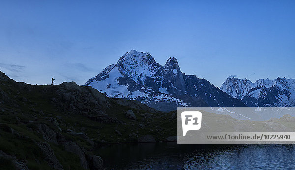 Frankreich  Mont Blanc  Cheserysee  Fotograf auf dem Gipfel