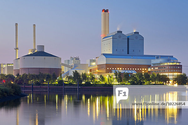 Deutschland  Hamburg  Kohlekraftwerk am Abend