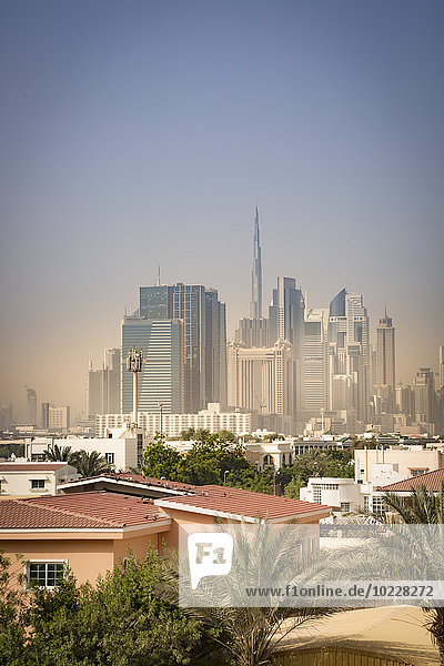 Vereinigte Arabische Emirate  Dubai  Skyline von Downtown Dubai im leichten Sandsturm