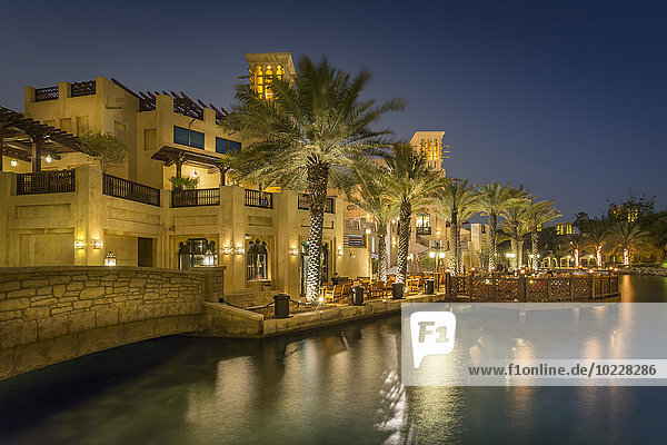 Vereinigte Arabische Emirate  Dubai  Souk Madinat bei Nacht