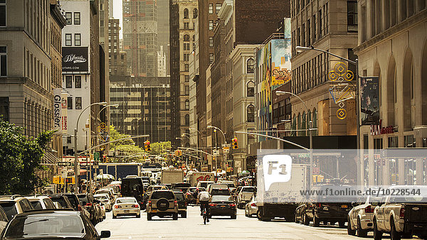 USA,  New York City,  Autos in einer Manhattanstraße