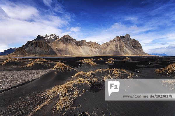 Island  Stokksnes  Vestrahorngebirge  schwarzer Sandstrand