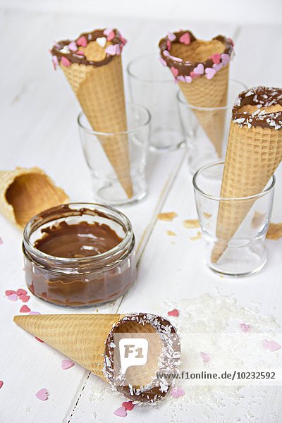 Eiszapfen  Schokoladen- und Kokosflocken  Zuckerherzen