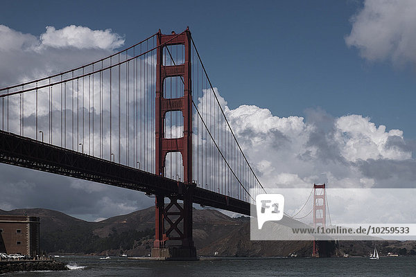 niedrig,Wolke,Himmel,über,Fluss,Ansicht,Flachwinkelansicht,Winkel,Golden Gate Bridge