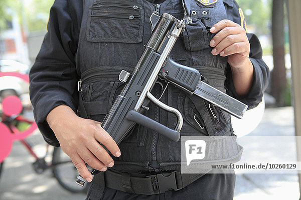 Mittlerer Ausschnitt,Straße,halten,Sicherheit,Offizier,Bewachung