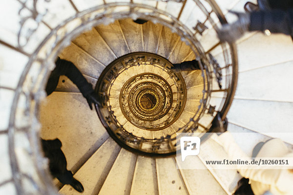 hoch,oben,spiralförmig,spiralig,Spirale,Spiralen,spiralförmiges,Mensch,Menschen,über,Treppenhaus,Bewegung,schießen,gerade,Basilika