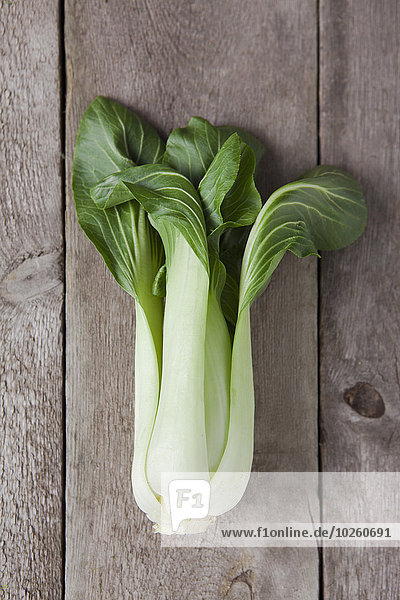 Holztisch,über,Pak Choi,Senfkohl,gerade