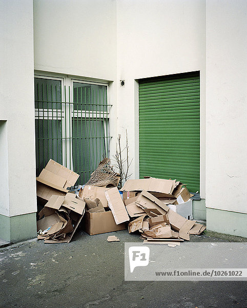 Außenaufnahme,Gebäude,verlassen,Gegenstand,Pappe