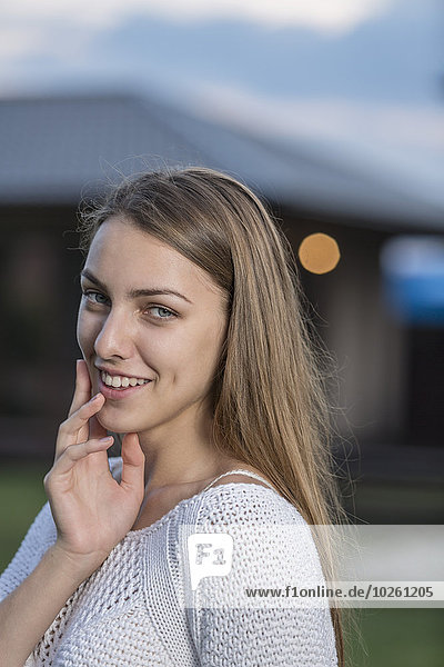 Außenaufnahme,junge Frau,junge Frauen,Portrait,Schönheit,lächeln,freie Natur