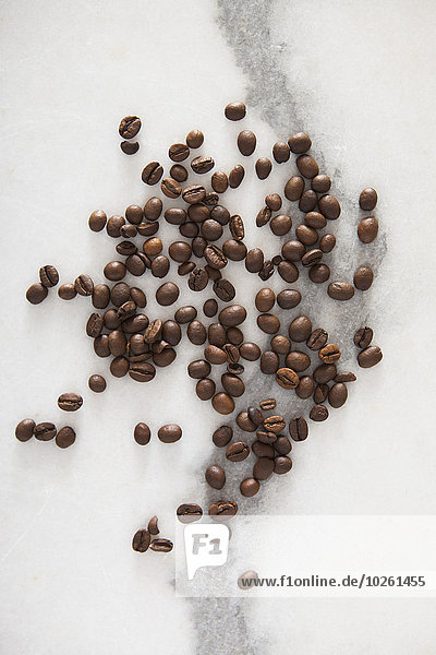 Kaffeebohne,über,weiß,Hintergrund,Kaffee,schießen,Bohne,gerade,gebraten