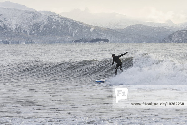Winter Mensch Kenai-Fjords-Nationalpark Wellenreiten surfen Kenai-Halbinsel