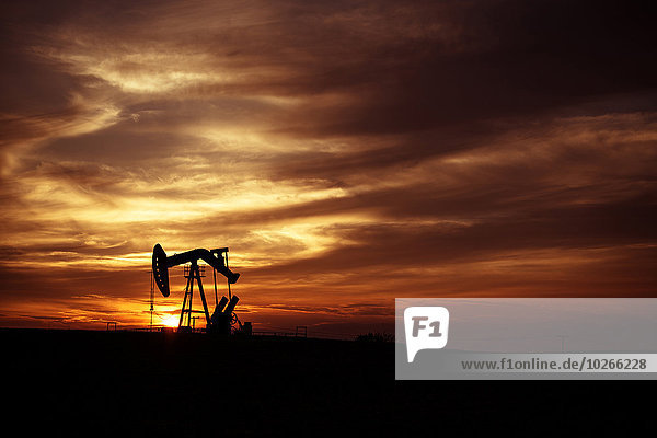 Ölfeld Sonnenuntergang Saskatchewan Kanada Pumpe
