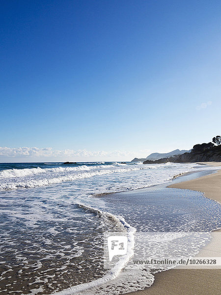 Strand zerbrechen brechen bricht brechend zerbrechend zerbricht Balearen Balearische Inseln Mallorca Spanien Brandung