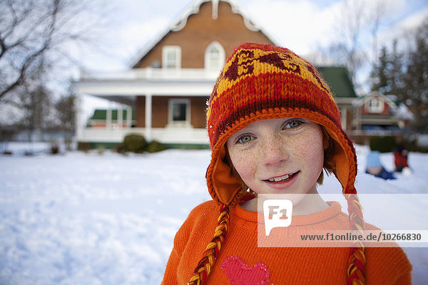 Portrait Winter Hut Mädchen orangefarben orange Wolle