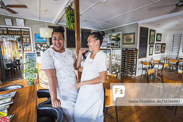 Freundschaft teilen Cafe Kellnerin Tonga lachen