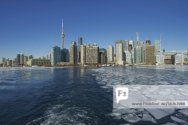 Fischereihafen Fischerhafen hoch oben Ufer Eis zerbrechen brechen bricht brechend zerbrechend zerbricht Kanada Ontario Toronto