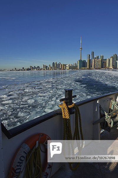 Fischereihafen Fischerhafen Ufer Eis Fähre Bewegung zerbrechen brechen bricht brechend zerbrechend zerbricht werfen Kanada Ontario Toronto