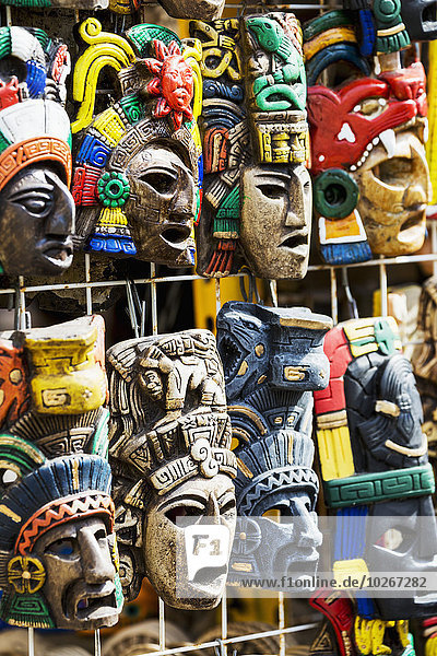 zeigen hängen Close-up streichen streicht streichend anstreichen anstreichend Mexiko Maske Maya Akumal Quintana Roo