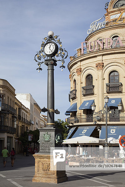 Stadt Uhr Quadrat Quadrate quadratisch quadratisches quadratischer Andalusien Spanien