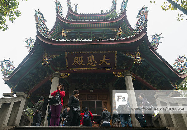 Mensch Menschen Gebet Besuch Treffen trifft fünfstöckig Buddhismus China Nan Xiamen