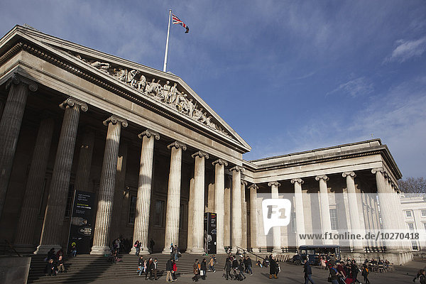 fliegen fliegt fliegend Flug Flüge Einheit London Hauptstadt Fassade Hausfassade Museum Fahne britisch England Gewerkschaft
