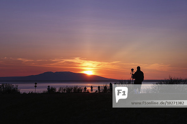 sehen Sommer Silhouette über Fotograf Point Woronzof Park Anchorage Sonne