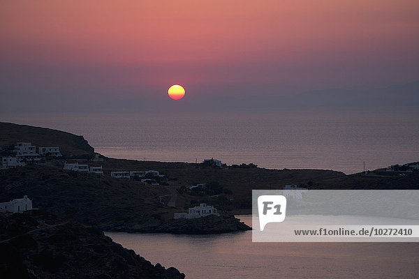 Sonnenaufgang über Stavros Farou im Südosten von Sifnos; Sifnos  Kykladen  Griechische Inseln  Griechenland'.