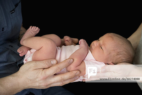 Neugeborenes neugeboren Neugeborene Menschlicher Vater halten Mädchen Mutter - Mensch Baby British Columbia Chilliwack