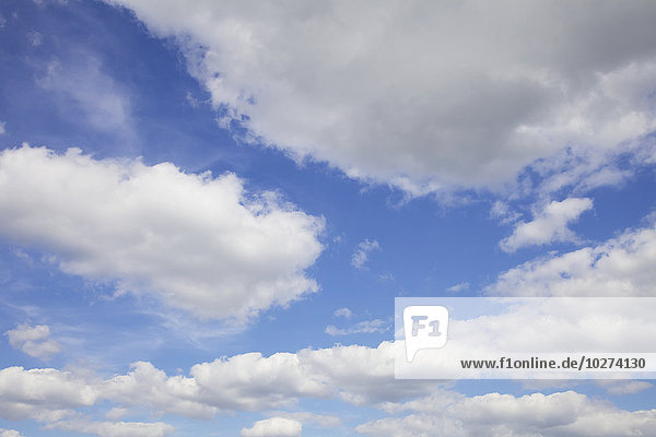 Blauer Himmel mit Wolken; Caledon  Ontario  Kanada'.