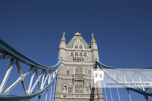 Tower Bridge  die die Themse überquert; London  England