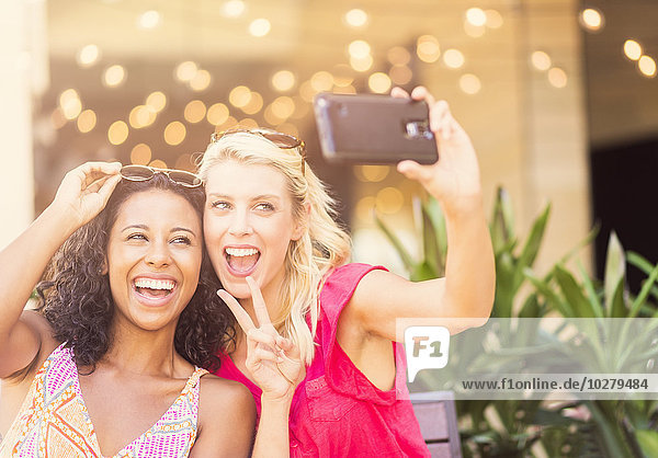 Freundschaft nehmen Cafe Smartphone